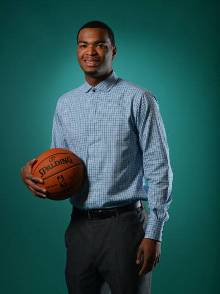 塞让队友获 塞让队友获